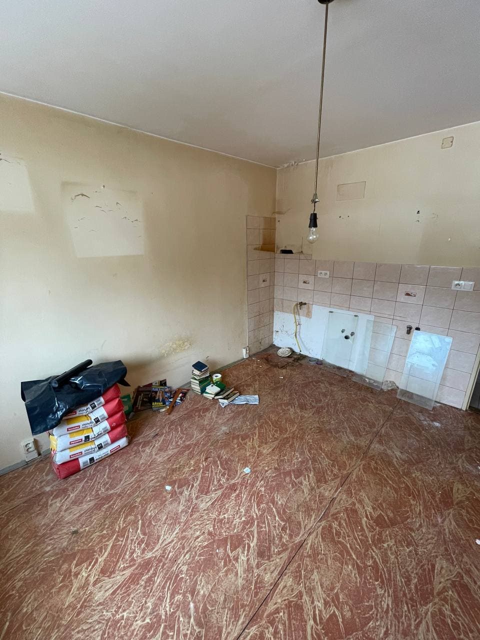 Kuchyňa v garsónke - kompletná rekonštrukcia - pred